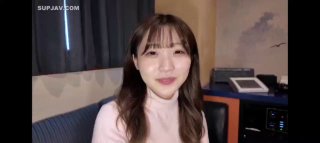 高顏值苗條身材牛仔褲妹子，穿上吊帶情趣裝黑絲高跟鞋鏡頭前猛操…